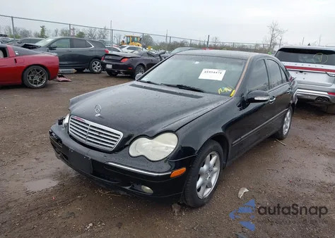 2004 Mercedes-Benz C 240 4Matic из США, поврежденный, VIN WDBRF81J74F451536